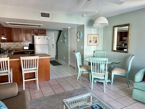 Interior - Fountain Head 8 - Condo 2 Bedroom / 2 Bath , maximum occupancy of 6 people. Holmes Beach Anna Maria Island (Holmes Beach)