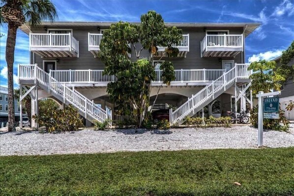 Unclassified image, 1 of 33, button