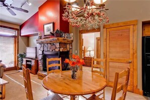 Kondominium, Beberapa Tempat Tidur (2306 Timberline Lodge, Trappeur's Cro) | Makan di kamar