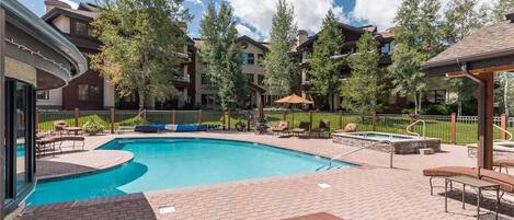Kondominium, Beberapa Tempat Tidur (2306 Timberline Lodge, Trappeur's Cro) | Kolam renang | Kolam renang outdoor dan sebuah kolam renang air hangat