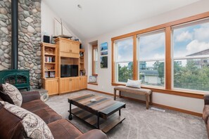 Smart TV, fireplace, table football