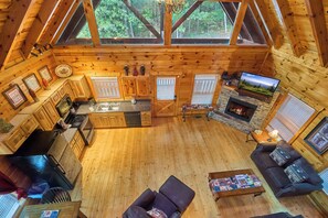 Tv, eldstad, dvd-spelare och bordsfotboll