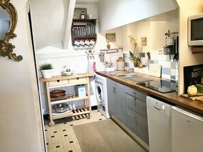 Fridge, microwave, oven, stovetop - Homerez - House in Pouzols-Minervois (Pouzols-Minervois)