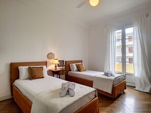 2 bedrooms, in-room safe, iron/ironing board