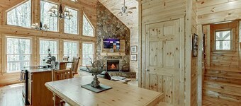 Hickory Woods- privata parparadis, enormt bubbelpool, biljardbord och frieplace