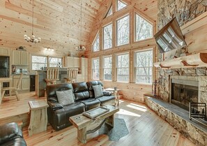 Smart TV, fireplace