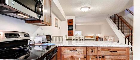 Refrigerador, microondas, horno, placa de cocina