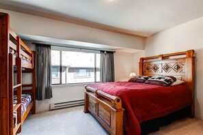 2 Schlafzimmer, Bügeleisen/Bügelbrett, kostenloses Internet, Bettwäsche