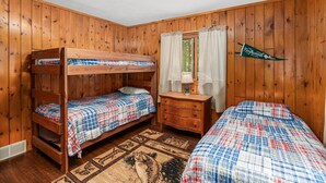 2 bedrooms - Sunrise Resort Northern Pike Cabin (Presque Isle)