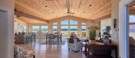 المنشأة من الداخل