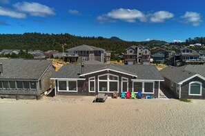 Exterior - Bailey's Place #173 - luxury oceanfront with views and direct beach access. 4.5 baths. (Pacific City)