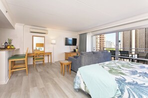 Iron/ironing board, internet, bed sheets - Ilikai Hotel - Luxury studio with beautiful ocean & lagoon view! (Honolulu)