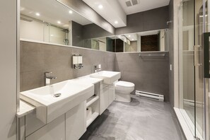 Suihku, hiustenkuivaaja, pyyhkeet