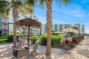 Property grounds - The Islander 717 Don't Worry Beach Happy!  Free Beach Service - Heated Pool (Destin)