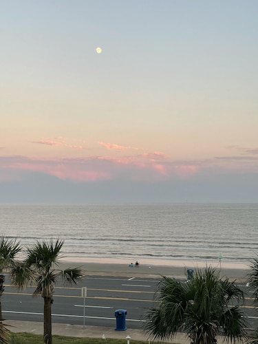 Ocean Front, Gorgeous Property Featured On HGTV Beachfront Bargain Hunt