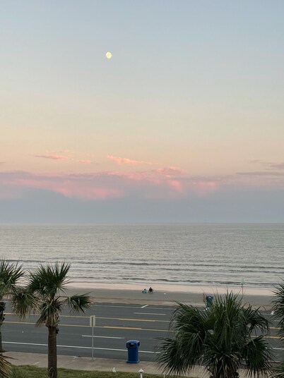 Ocean Front, Gorgeous Property Featured On HGTV Beachfront Bargain Hunt