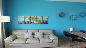 TV, lettore DVD, libri