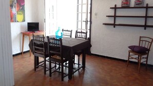 Dining - T2 Apartment with Terrace, Air Conditioning and Parking 200m from Beach (Argelès-sur-Mer)