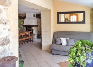 TV, fireplace, DVD player, stereo