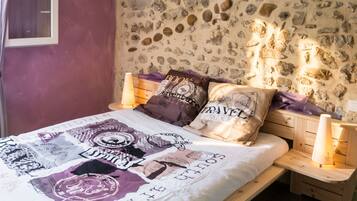 3 quartos, ferros/tábuas de passar roupa, berço de viagem
