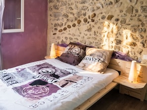 3 bedrooms, iron/ironing board, travel crib, free WiFi