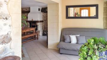 TV, fireplace, DVD player, stereo