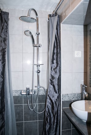 Baignoire, serviettes fournies