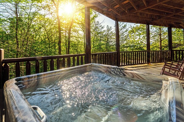 Outdoor spa tub