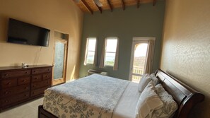 4 bedrooms, desk, iron/ironing board, free WiFi