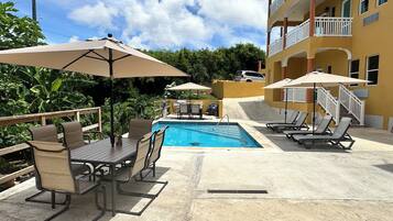 Piscina all'aperto, una piscina riscaldata