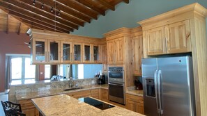 KĂŒhlschrank, Mikrowelle, Ofen, Herdplatte