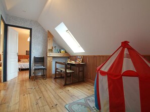 4 bedrooms, free WiFi