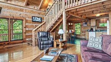 Smart-TV, Kamin, Bücher, Musikbibliothek