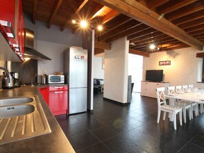 Kühlschrank, Mikrowelle, Ofen, Geschirrspüler