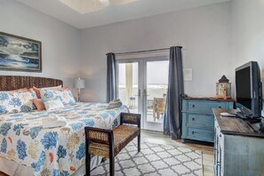 4 bedrooms, iron/ironing board, free WiFi, bed sheets - Beachfront home with incredible views! Heated Community Pool! (Port Aransas)