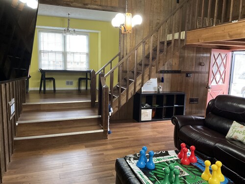 Owl House, 5 bed 3 Bath - Game Room , Six Flags - Braves - Aquarium.