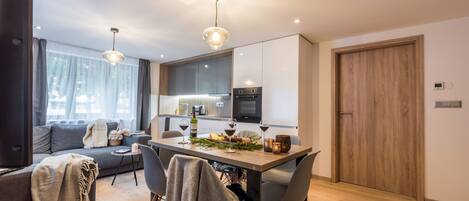 ثلاجة، ميكروويف، فرن، غسالة أطباق