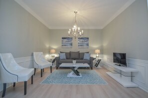 Una televisión de pantalla plana