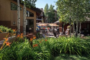 Terrace/patio - EL5112 | Private Patio with Hot Tub | Close to Mtn | Winter Shuttle | Pools (Steamboat Springs)