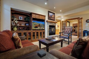 Flat-screen TV, fireplace, DVD player, stereo - EL5112 | Private Patio with Hot Tub | Close to Mtn | Winter Shuttle | Pools (Steamboat Springs)