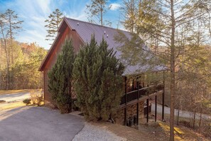 Exterior - 3 Suite Cabin with Private Home Theater Room and Sauna (Gatlinburg)