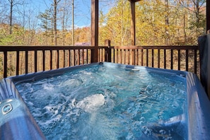 Outdoor spa tub - 3 Suite Cabin with Private Home Theater Room and Sauna (Gatlinburg)