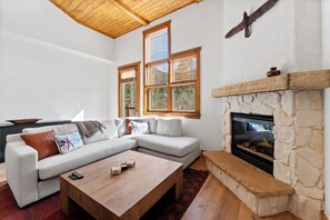 TV, fireplace, DVD player, video library - Fully Remodeled Townhome - Walk to Slopes, Pool, & Hot Tub! (Keystone)