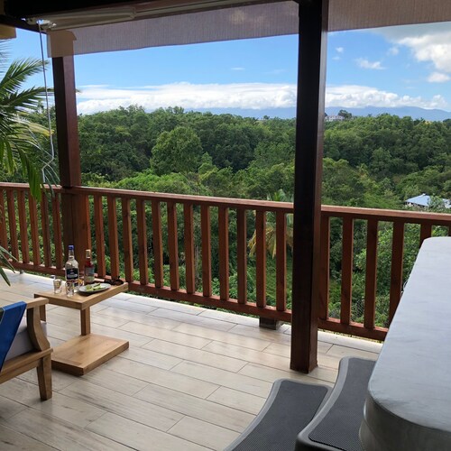 House with private spa not far from the beach