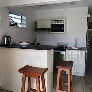 KĂŒhlschrank, Mikrowelle, Ofen, Herdplatte