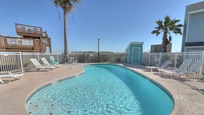 A clear swimming pool with lounge chairs and a fenced deck area. - Pelicans Place LCV23 has great views from 2 decks, and is close to white sandy b (Port Aransas)