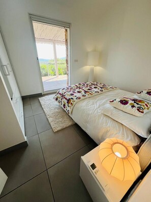 2 Schlafzimmer, Bügeleisen/Bügelbrett