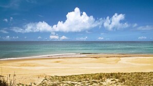 A beach with clear skies and calm waters. - Cozy Studio Near Ocean, Shops & Market in Seignosse (Seignosse)