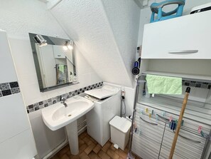 Bathroom - Argelès-sur-Mer: T3 Mezzanine, 6 pers, piscine, parking privé, animaux OK (Argelès-sur-Mer)