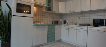 Charming House with Fireplace, Garden, and BBQ - Sleeps 8 in Peaceful Countryside
